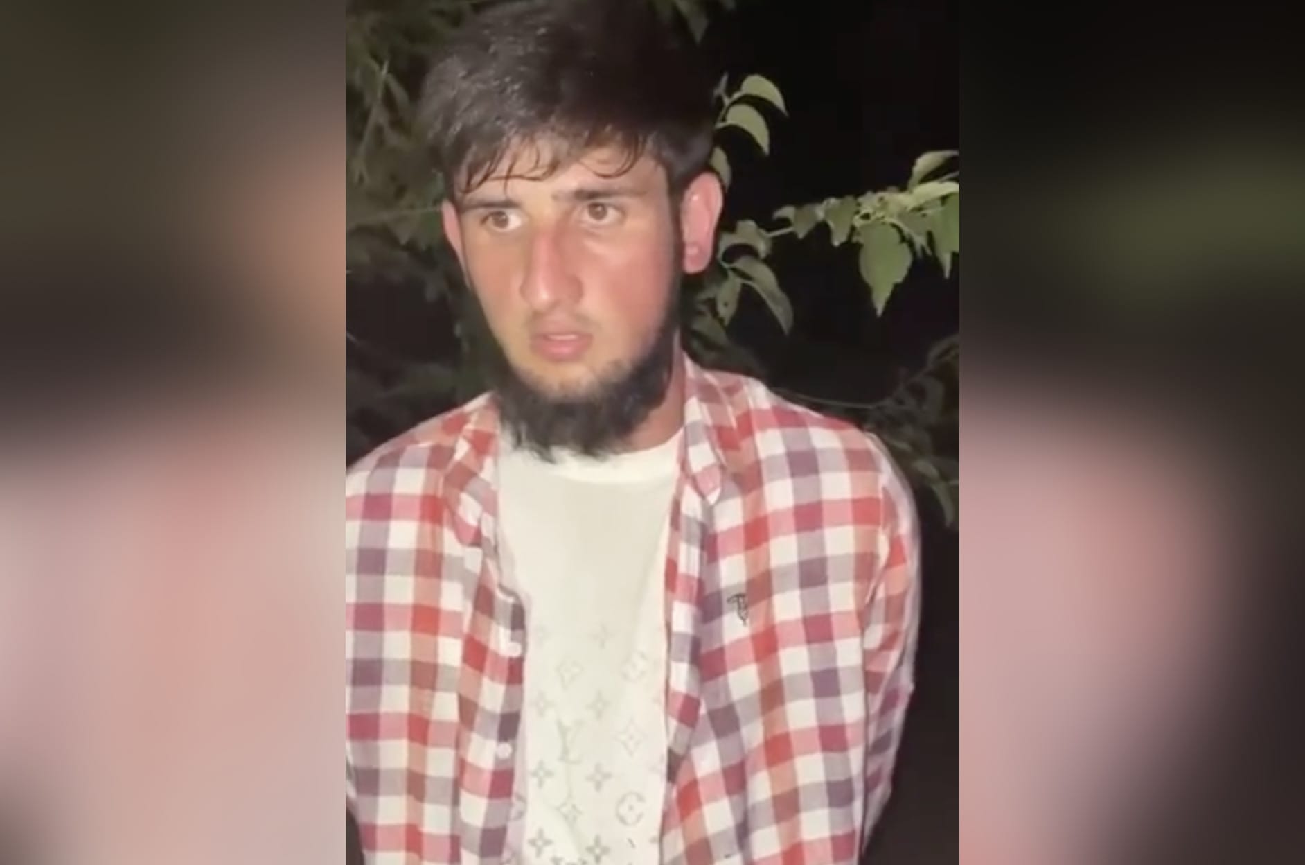 В Чечне полицейские заставили мужчину признаться на видео, что он задержан за попытку заняться сексом с другим мужчиной