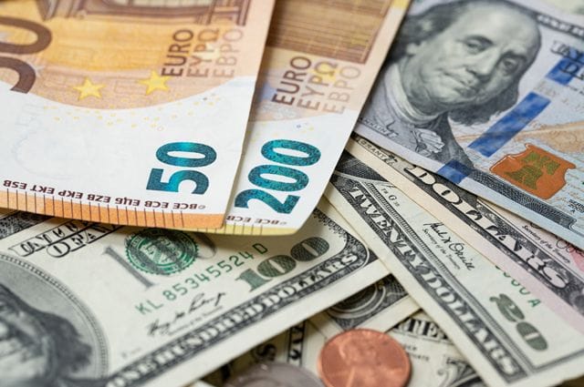 Решение проблемы слишком сильного рубля обойдется России в $5 млрд в месяц