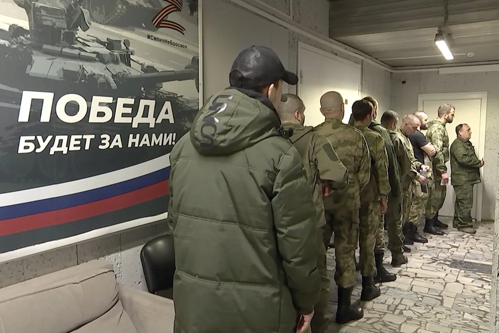 После поднятия выплаты за заключение контракта с ВС РФ в Москве до 1,9 млн рублей поток желающих увеличился в три раза — «Верстка»