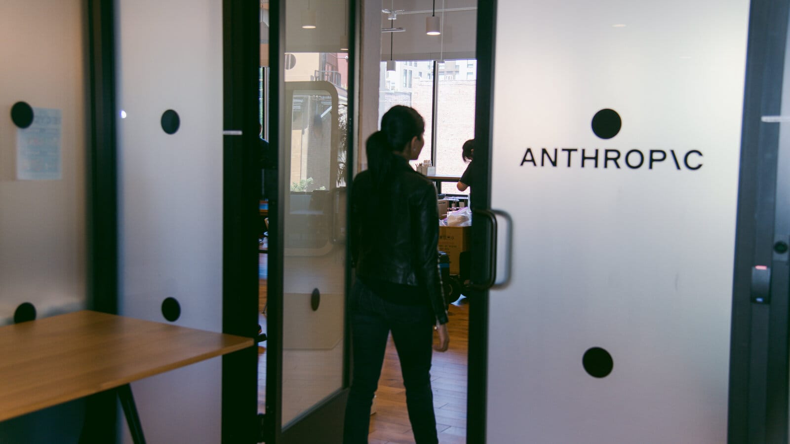 Anthropic выплатит авторам минимум $1,5 млрд по делу о нарушении авторских прав за использование их книг для обучения своих моделей